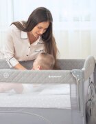 KikkaBoo Patut pliabil pentru copii Milky Way Grey cu 2 nivelelaterala culisanta pe 3 nivelepliere compactausa cu fermoarroti cu franecurea de fixare patsaltea pliabilagentuta organizator si geanta transport incluse
