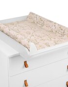 KikkaBoo Saltea infasat soft cu suprafata impermeabila 70x50cm Secret Garden Beigecuratare usoaracontur lateral inalt pentru siguranta suplimentara