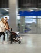 KINDERKRAFT Carucior pentru copii Nebo Platinum Grey cadru din aluminiu compact compatibil avion greutate admisa 22 kg include geanta de transport si curea de umar