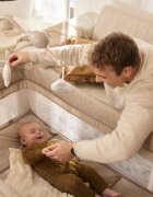 KINDERKRAFT Patut pliabil pentru copii Leody UP Beige cu 2 nivele dimensiuni 120x60 cm accesorii incluse