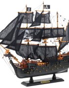 LeanToys Nava decorativa de colectie Black Pearl realizata din lemn cu vele si trei catarge din epoca piratilor dimensiune 49 x 43 x 9.5 cm