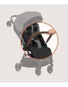 Lionelo Carucior sport Julie Air Gri greutate redusa 7.5 kg sustine 22 kg 6 luni+ capotina impermeabila protectie SPF 50+ include suport sticla pliere compacta conform cu EN1888-1 si EN1888-2