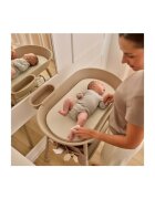 Lionelo Masuta de infasat Rosie reglabila pe inaltime cu saltea de infasat inclusa si roti spatiu pentru depozitare sustine 11 kg 65x78x100 cm bej
