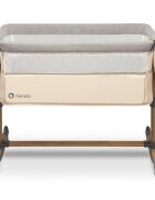 Lionelo Patut co-sleeper Leonie Beige Sand cu sistem de leganare setare unghiulara reglabil pe inaltime conform cu standardele europeane de securitate EN1130 si EN16890