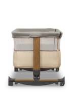 Lionelo Patut co-sleeper Leonie Beige Sand cu sistem de leganare setare unghiulara reglabil pe inaltime conform cu standardele europeane de securitate EN1130 si EN16890