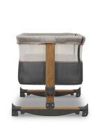 Lionelo Patut co-sleeper Leonie Grey Sand cu sistem de leganare setare unghiulara reglabil pe inaltime conform cu standardele europeane de securitate EN1130 si EN16890