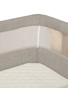 Lionelo Patut co-sleeper Leonie Grey Sand cu sistem de leganare setare unghiulara reglabil pe inaltime conform cu standardele europeane de securitate EN1130 si EN16890