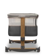 Lionelo Patut co-sleeper Leonie Grey Sand cu sistem de leganare setare unghiulara reglabil pe inaltime conform cu standardele europeane de securitate EN1130 si EN16890