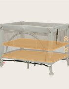 Lionelo Patut pliabil Laura 102 x 74 cm Cu doua nivele Functie de tarc Cu roti Include salteluta si geanta de transport Pereti din plasa Deschidere laterala Pana la 15 kg 0 luni + Bej