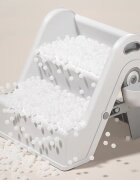 Little Mom Inaltator pliabil cu doua trepte pentru copii FoldStep Baby White design compact si ergonomic cu maner integrat si accesoriu practic detasabil