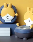 Little Mom Olita pentru copii Rabbit Yellow cu adaptor moale din PU vas colector detasabil capac rabatabil cu functie de spatar ergonomic picioruse antiaderente dimensiune 36 x 32.5 x 53 cm