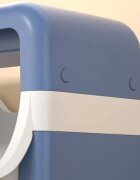 Little Mom Organizator pentru copii Piggy Blue cu 2 nivele echipat cu 2 cutii deschise prevazut cu roti dimensiuni 63x40x27 cm