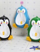 Little Mom Pisoar pentru baieti Cute Penguin Black sigur si rezistent cu montare versatila prin ventuze de perete sau agatare dimensiune 26 x 37cm