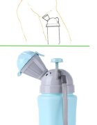 Little Mom Pisoar portabil pentru baietei Travel Blue reutilizabil design ergonomic si intuitiv dimensiune 22 x 8 cm capacitate 500 ml