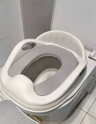 Little Mom Reductor WC pentru copii Silver cu dubla fixare spatar si manere de sustinere colac moale din spuma PU protectie impotriva stropilor