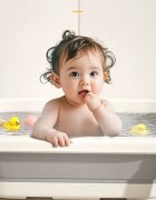 Little Mom Set Cadita si Suport anatomic detasabil pentru bebelusi Blue cu afisaj temperatura digital design pliabil si compact cu suprafete antiderapante finisaje netede si sistem de agatare