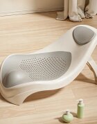 Little Mom Suport de baie pentru bebelusi Grey design ergonomic pliabil prevazut cu tetiera si suprafata texturata cu gauri de scurgere a apei dimensiune 54 x 27.5 x 22 cm