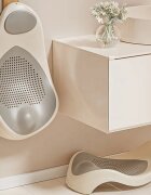 Little Mom Suport de baie pentru bebelusi Grey design ergonomic pliabil prevazut cu tetiera si suprafata texturata cu gauri de scurgere a apei dimensiune 54 x 27.5 x 22 cm