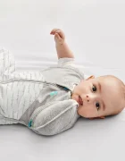 Love to Dream Sac de dormit de tranzitie pentru infasat si rostogolit Swaddle Up Alb Gri M 6-8.5 kg 2.5 Tog