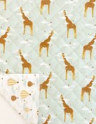 Magic kids Paturica handmade matlasata din bumbac premium cu fata dubla Giraffe Head in Clouds 135x100 cm