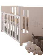 Magic kids Patut din lemn Pasarele alb cu laterala culisanta si protectie silicon pentru dentitie 120 x 60 cm