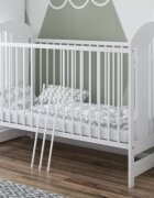 Magic kids Patut din lemn pentru copii Tymon alb 120 x 60 cm design modern cu somiera reglabila si 3 bare laterale detasabile 0-4 ani