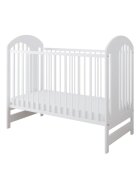 Magic kids Patut din lemn pentru copii Tymon alb 120 x 60 cm design modern cu somiera reglabila si 3 bare laterale detasabile 0-4 ani