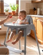 MalPlay Scaun de masa pentru bebelusi Keri Grey 2 in 1 prevazut cu tavita dubla detasabila centuri de siguranta suport reglabil pentru picioare