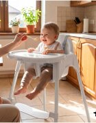 MalPlay Scaun de masa pentru bebelusi Keri White2 in 1 prevazut cu tavita dubla detasabila centuri de siguranta suport reglabil pentru picioare