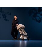 MAXI COSI Carucior pentru copii 0-4 ani Maxi-Cosi Fame Cabin Onyx Black 0-22 kg compatibil avion suspensii sistem LumiRide Led port USB-C design compact