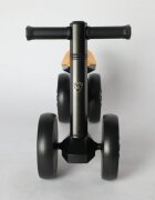 Mesuca Tricicleta Ride-On Lamborghini fara pedale roti din cauciuc Eva cadru din aluminiu sa reglabila pe inaltime 27-29 cm ghidon reglabil inaltime 40-43 cm recomandata copiilor cu inaltime de la 78 la 110 cm