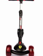 Mesuca Trotineta Ferrari Twist neagra pliabila cu scaun cadru din aluminiu ghidon reglabil roti cu Led greutate admisa 50 kg 3-10 ani