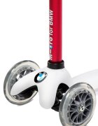 MICRO Trotineta X BMW Kids WhiteRaspberry cu ghidon reglabil roti din silicon greutate 1.99 kg sustine 50 kg