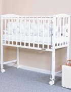 New Baby Patut din lemn cu laterala culisanta 90x40 cm Mateo White