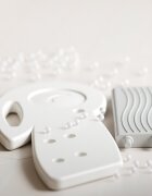 Nichiduta Garden Inaltator pentru copii Step Stool White cu trei trepte prevazut cu manere de prindere laterale si trepte antiderapante cu striatii dimesniune 45 x 52 x 65 cm