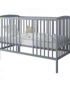 Nichiduta Patut din lemn pana la 4 ani cu somiera reglabila pe 3 nivele de inaltime 120x60 cm Grace Grey