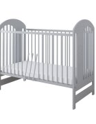 Nichiduta Patut din lemn pentru copii Tymon Grey design modern cu somiera reglabila pe 3 inaltimi distincte sistem cu 3 bare laterale detasabile margini rotunjite dimensiuni exterioare 124 x 66 x 106 cm