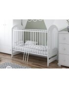 Nichiduta Patut din lemn pentru copii Tymon White design modern cu somiera reglabila pe 3 inaltimi distincte sistem cu 3 bare laterale detasabile margini rotunjite