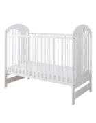Nichiduta Patut din lemn pentru copii Tymon White design modern cu somiera reglabila pe 3 inaltimi distincte sistem cu 3 bare laterale detasabile margini rotunjite