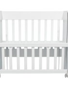 Nichiduta Patut pentru copii Mini Cot White cu laterala culisanta somiera reglabila pe 4 nivele de inaltime roti cu blocare margini rotunjite dimensiuni exterioare 94 x 46 x 88 cm