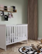 Nichiduta Set Patut din lemn 120x60 cm Lilia White cu margini rotunjite si somiera reglabila + Saltea cu husa detasabila din microfibra 12 cm grosime Cocos Comfort +