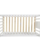 Nichiduta Set Patut din lemn pentru copii Cangaroo Wing Alb Multifunctional cu Somiera reglabila pe 3 niveleLaterala culisanta Roti cu sistem blocareMargine din silicon + Saltea cu husa detasabila din microfibra 12 cm