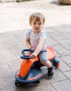 Nichiduta Vehicul electric tip PlasmaCar pentru copii design sportiv fara pedale volan ergonomic cu baterie reincarcabila de 6V4.5AH dimensiune 73 x 34.5 x 39 cm blue orange