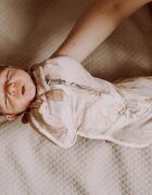 Nor Pufos Saculet Swaddle pentru infasat + caciulita Second Step Boho Sleepee