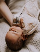Nor Pufos Saculet Swaddle pentru infasat nou nascut + caciulita First Step Animale Epoca Cream Sleepee