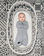 Nor Pufos Saculet swaddle pentru infasat nou nascut + caciulita First Step gri deschis Sleepee