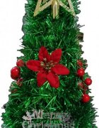 Novokids Brad artificial de Craciun Mini Christmas Tree Verde pentru casa si birou Cu decoratiuni si suport incluse Inaltime 35 cm