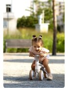 Nukido Bicicleta de echilibru Ride On Bej de la 12 luniscaun moale inaltime sezut reglabila roti din spuma EVA cadru rezistent manere ergonomice cu opritoare Unghi de virare sigur al rotii cu protectie anti-rotatie