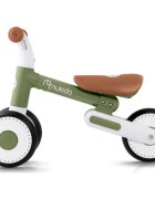 Nukido Bicicleta de echilibru Ride On Verde Inchisde la 12 luniscaun moaleinaltime sezut reglabilaroti din spuma EVAcadru rezistentmanere ergonomice cu opritoareUnghi de virare sigur al rotii cu protectie anti-rotatie