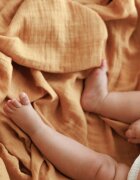 ONINO Muselina multifunctionala din bumbac organic 120x120 cm Hug.me Honey Gold
